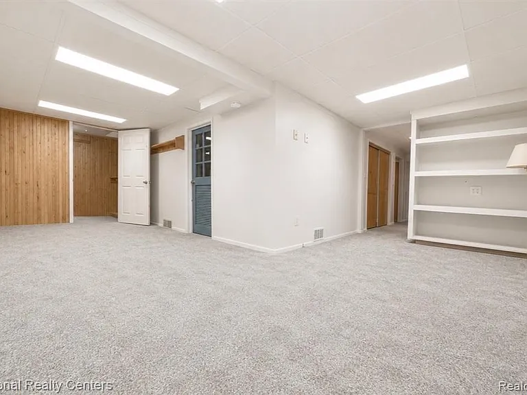 229 Linden St — Photo 22