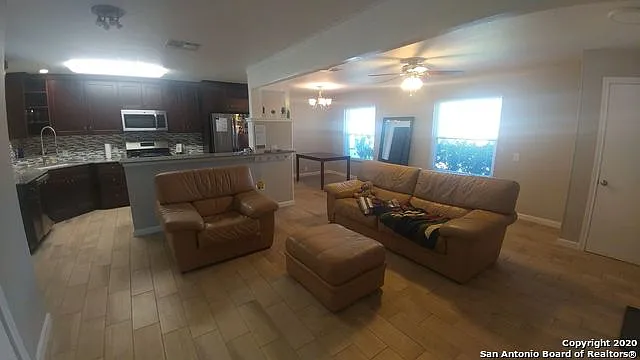 3 bed, 2.0 bath, 1565 sqft, $1,695 — Photo 4