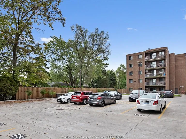 3950 Wyandotte St E #306 — Photo 21