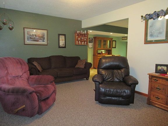5th image of 401 Lincoln Dr