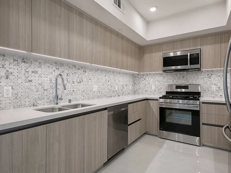 1070 S Holt Ave — Photo 5