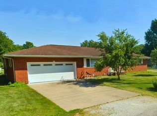 413 S McElroy St, Raymond, IL 62560