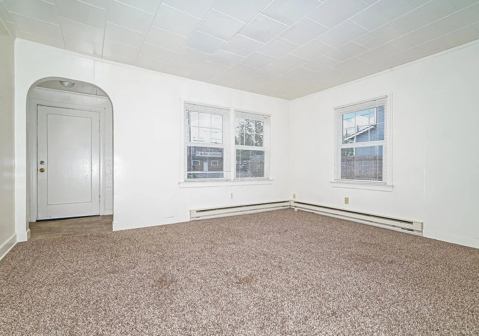 Comfortable 4-Bedroom Tacoma Home Near Local Amenities — Photo 2