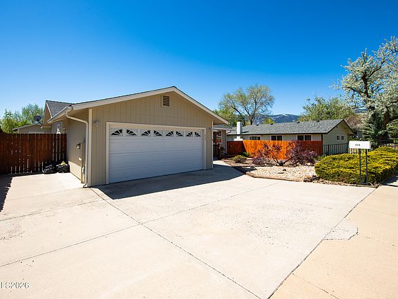 2nd image of 925 Tourmaline Dr