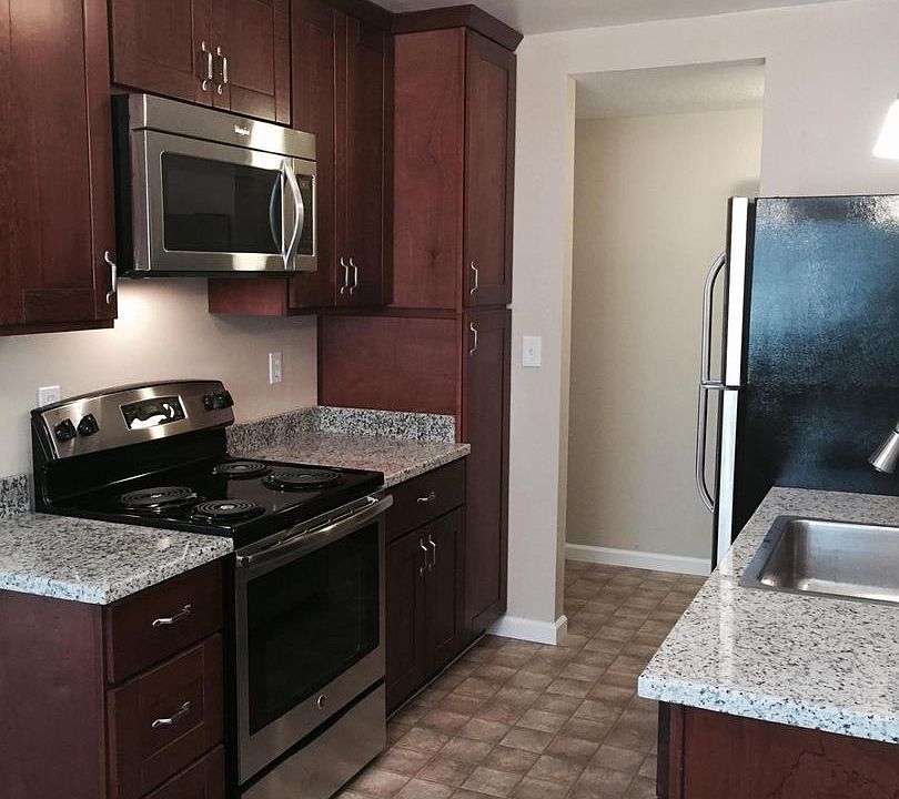 2nd image of 565 Saratoga Ave #17