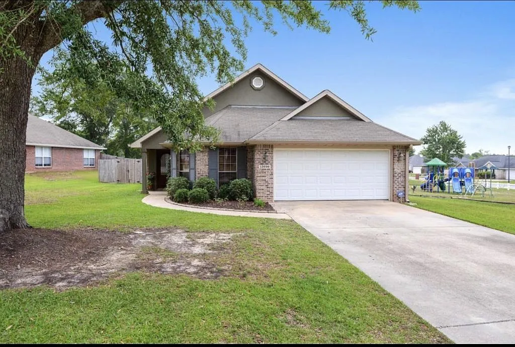 13696 Hidden Oaks Dr — Photo 2