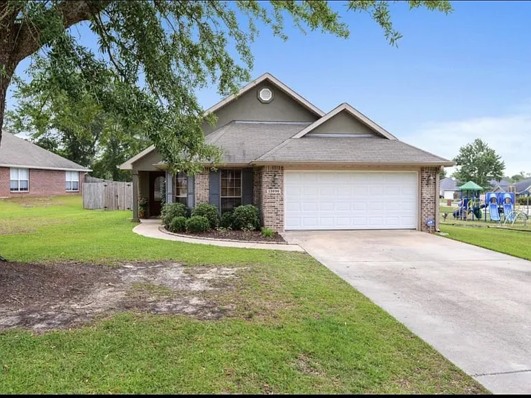 13696 Hidden Oaks Dr — Photo 2