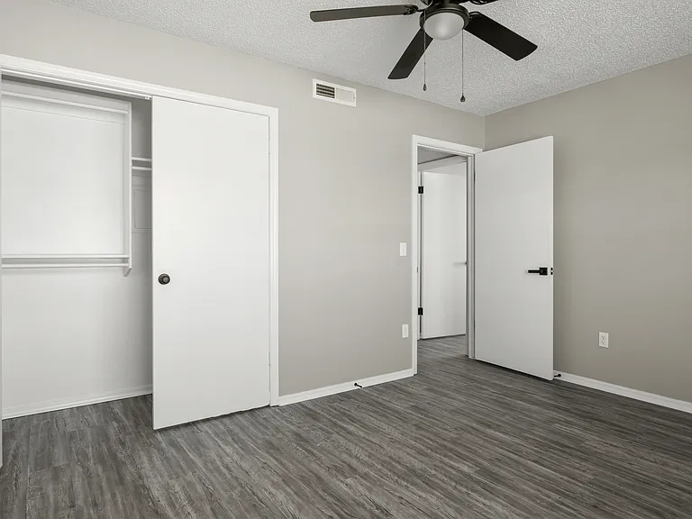 Rosemont Apartments — Photo 2