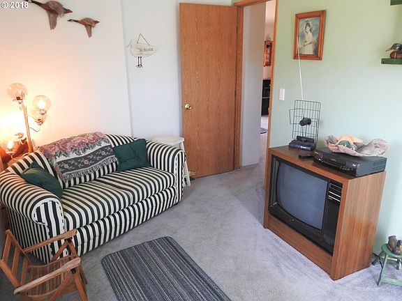 3rd image of 26 Dehnert Ln