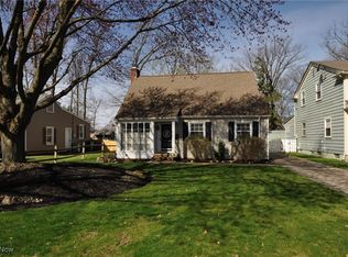 596 Lake Forest Dr, Bay Village, OH