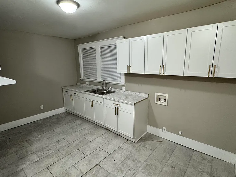 919 N Willett St — Photo 11