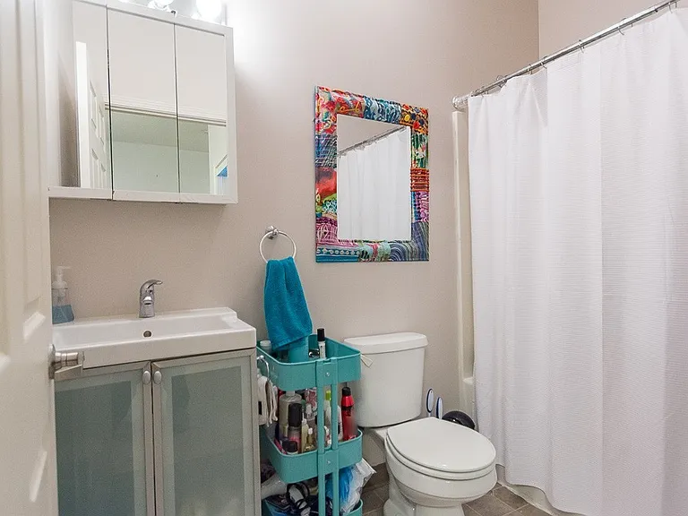 Tenth & College Apartments — Photo 47