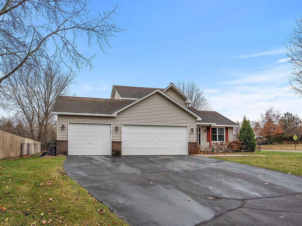 1st image of 822 Sunrise Dr