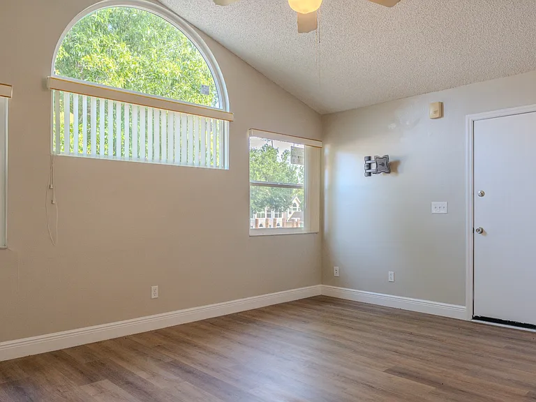 5004 Laguna Bay Cir #48 — Photo 8