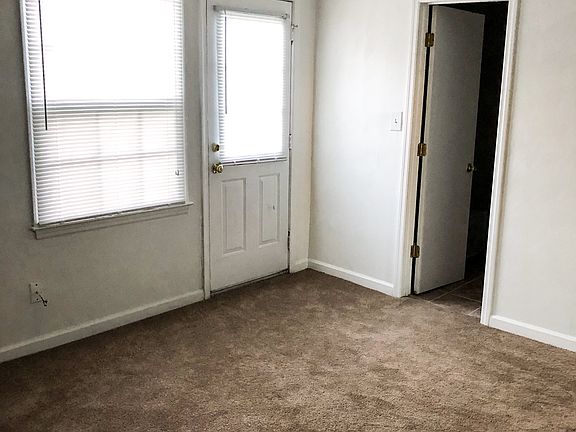 3rd image of 3249 Creekside Dr