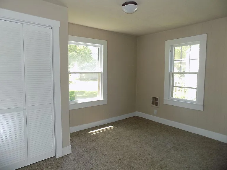 1701 W Thoman St — Photo 8