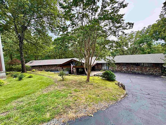 3rd image of 121 Kathy Ln