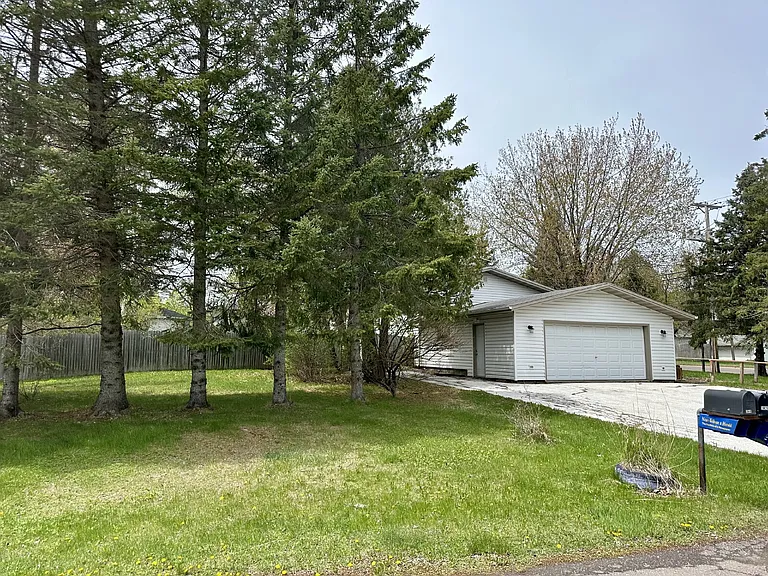 2731 Triggs Ave — Photo 1