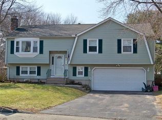 54 Red Fox Ln, Meriden, CT 06451