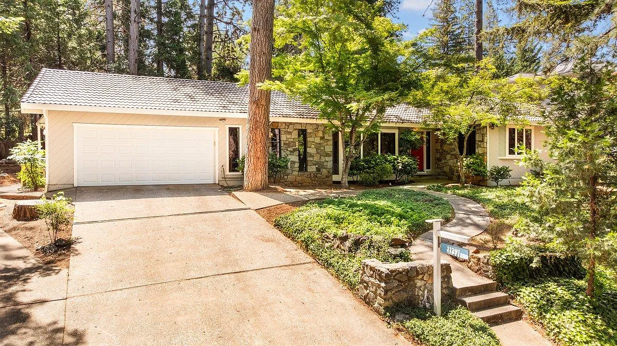 11391 Pepper Ln photo 1