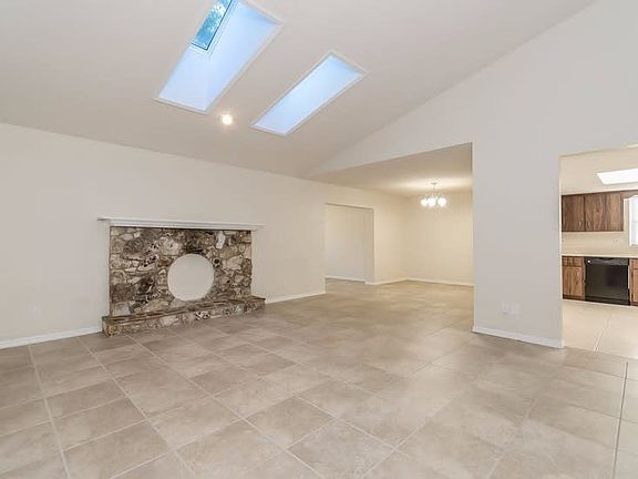 5th image of 13702 Devenshire Ct