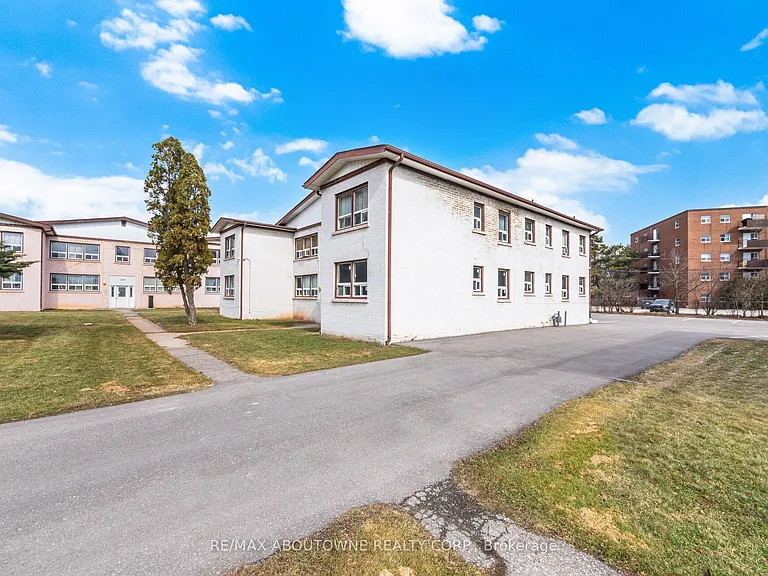 1037 Churchill Ave E #7 — Photo 2