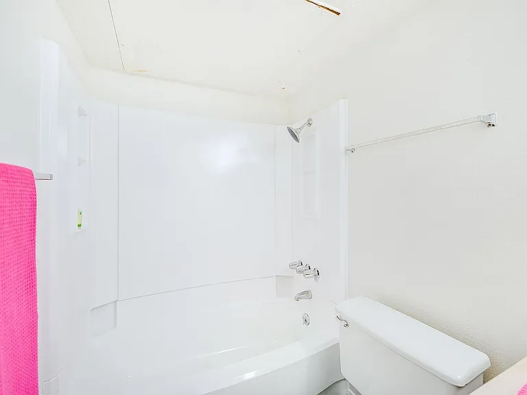 St. Edwards Place Apartments — Photo 46