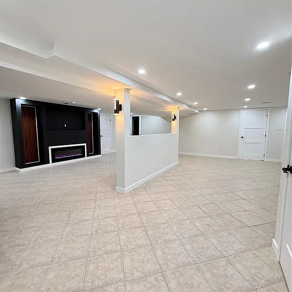 2449 Alexandra Ave — Photo 10