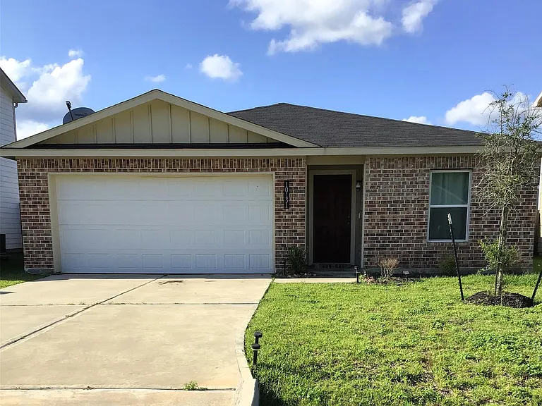 10131 Cerritos Dr — Photo 1