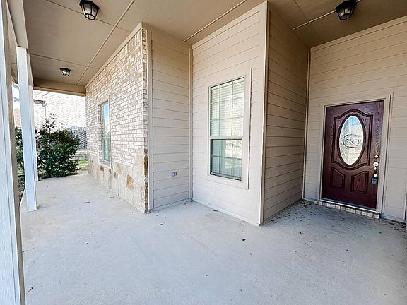 2nd image of 1905 Bay Laurel Dr