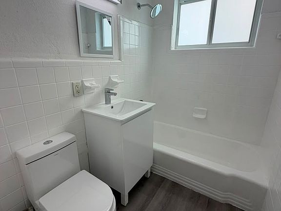 4th image of 925 NW 69th St APT 5