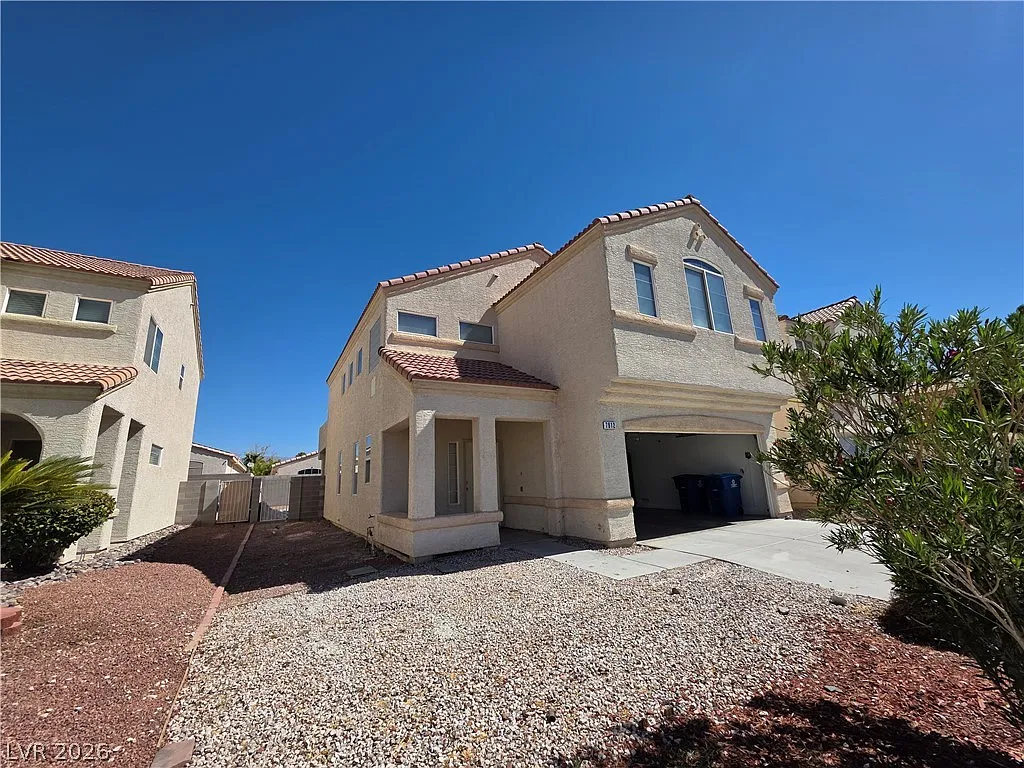 5 bed, 2.5 bath, 2381 sqft, $1,985 — Photo 4