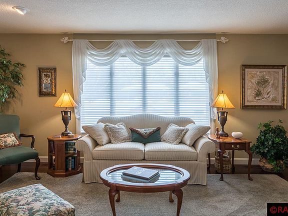 5th image of 15 Crown Hill Ln