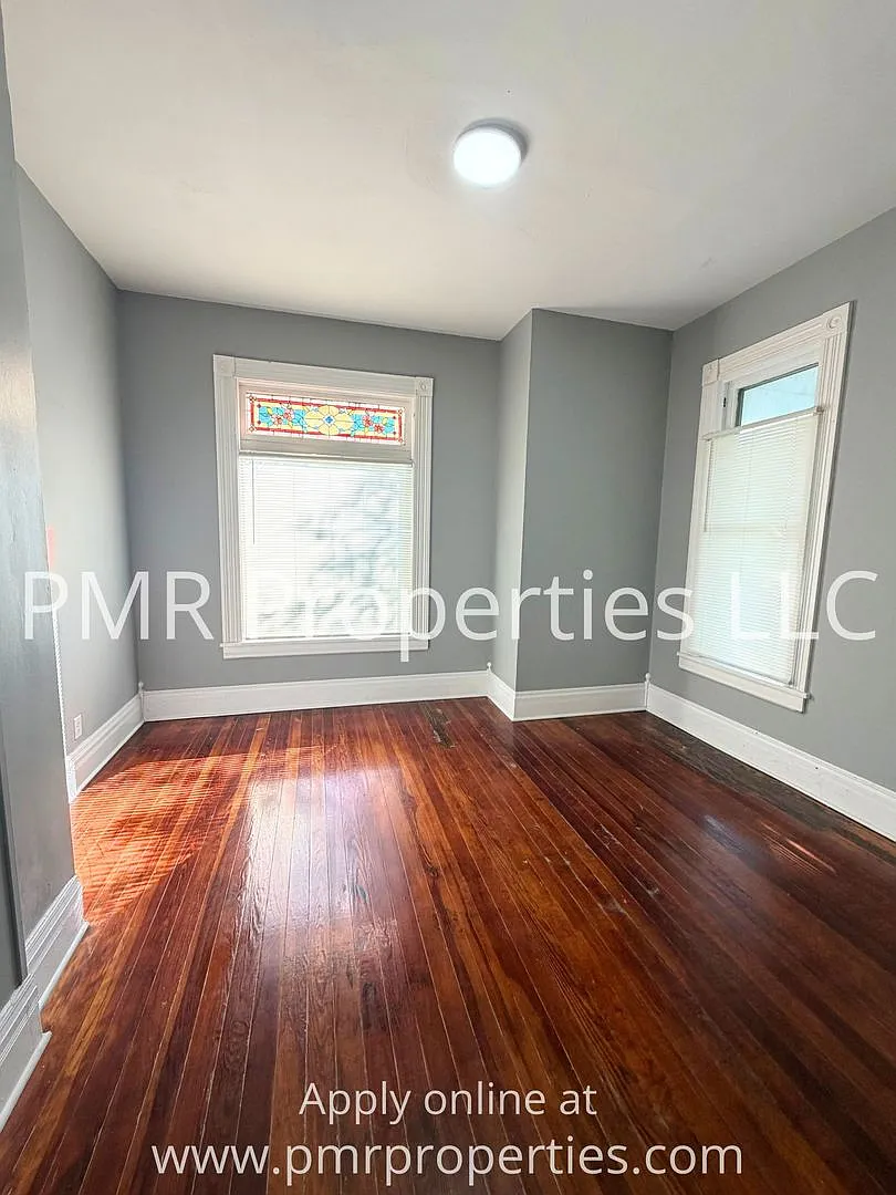 2 Bedrooms / 1 Bathroom House — Photo 3