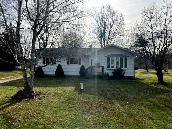 5360 E Almy Rd, Vestaburg, MI 48891