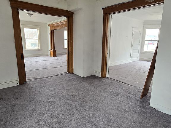 4th image of 113 W Division St APT 1