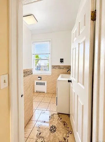 4 bed, 2.0 bath, 1800 sqft, $4,100 — Photo 4