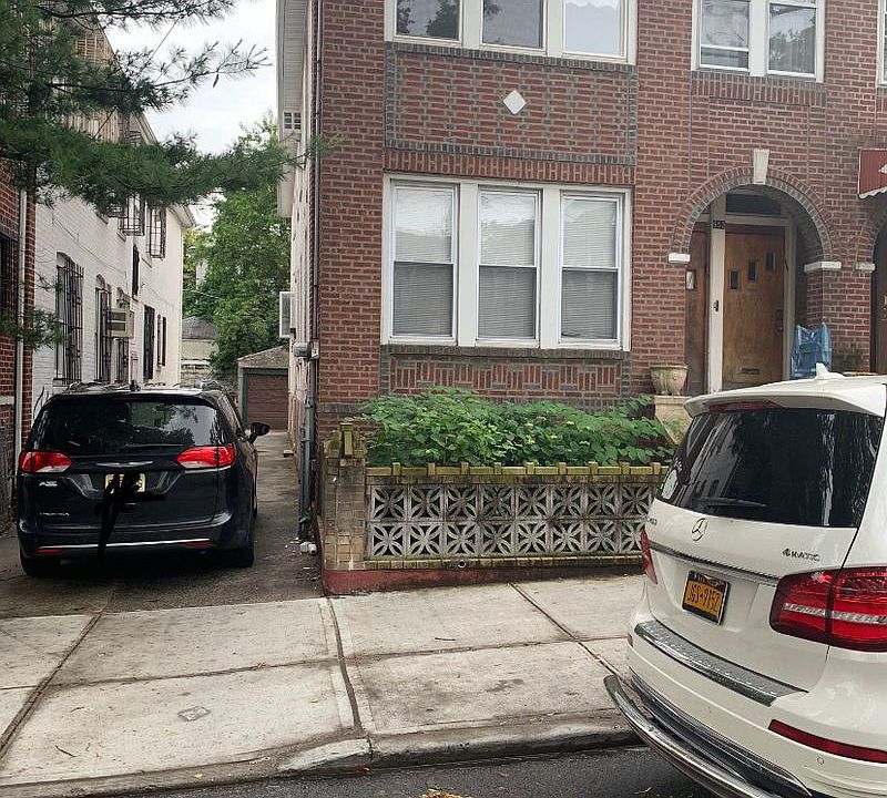 2nd image of 952 43rd St