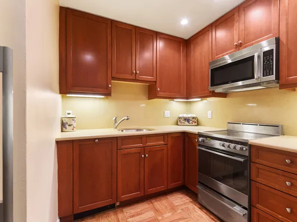 2 Tudor City Place image 3 of 9