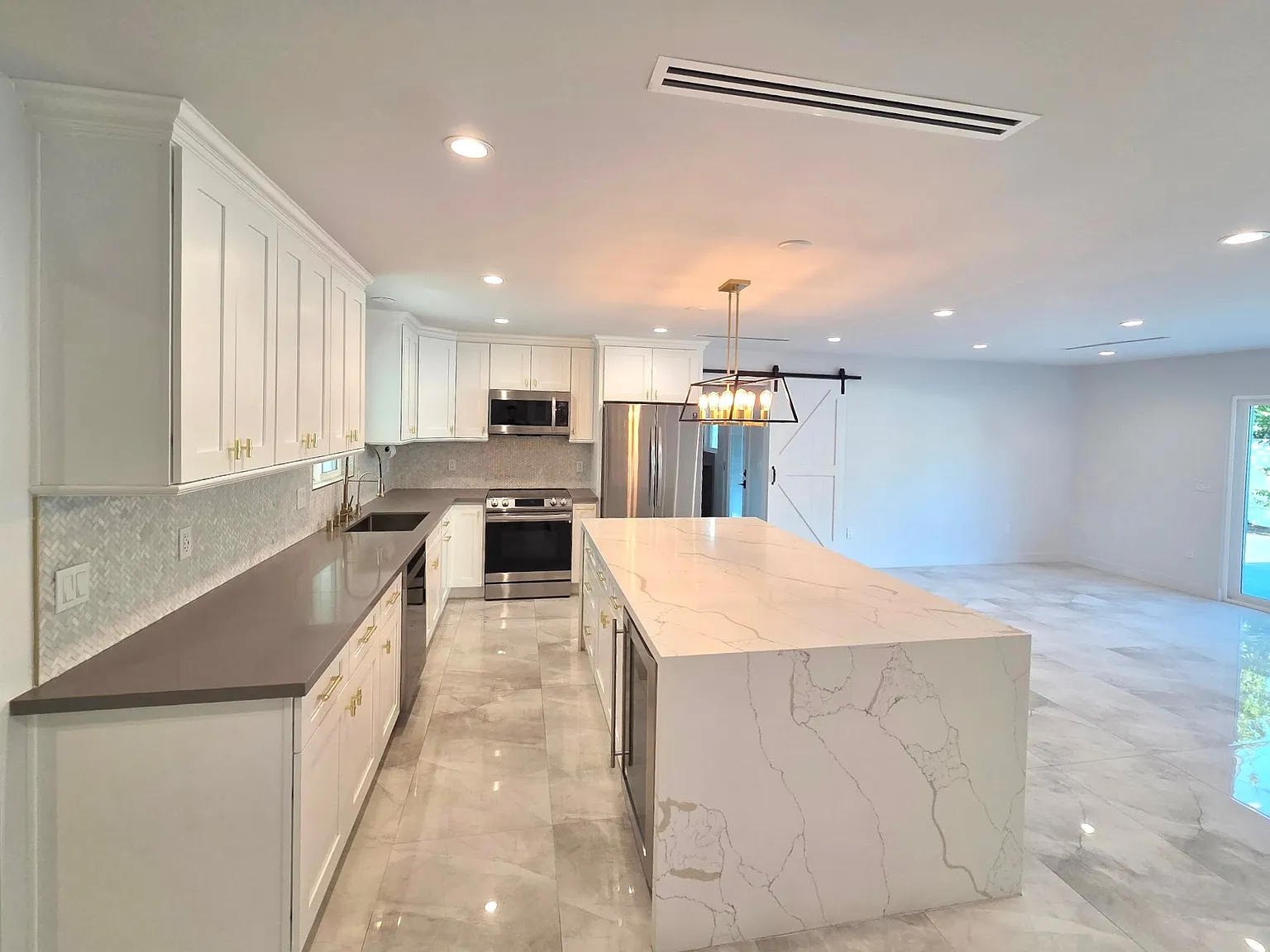 3 bed, 1436 sqft, $5,995 — Photo 2