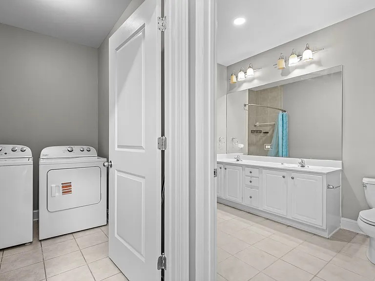 655 S Riverside Dr #104 — Photo 8