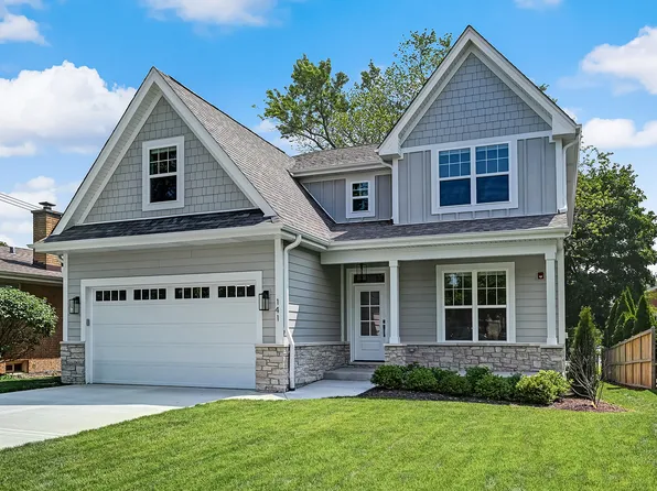 141 Oxford Ave, Clarendon Hills, IL 60514
