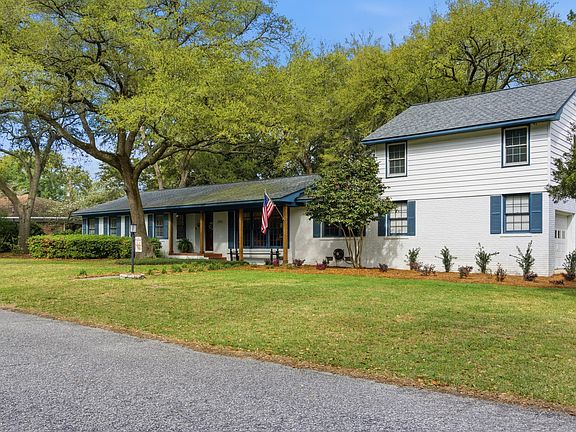 4th image of 1721 Dartmoor Cir
