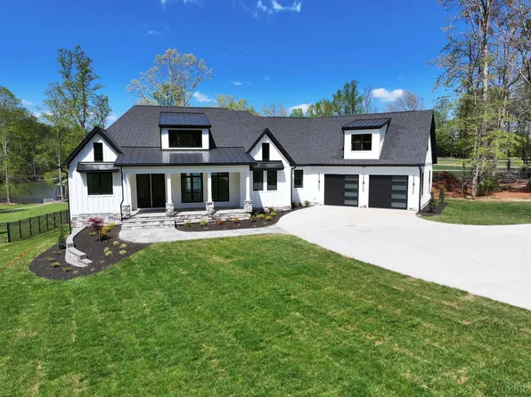 211 Big Cove Dr, Penhook, VA 24137