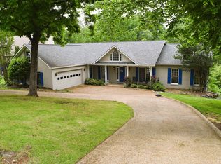 137 Hazelwood Ln, Florence, AL 35634