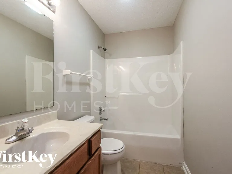 2283 Layton Park Ln — Photo 9