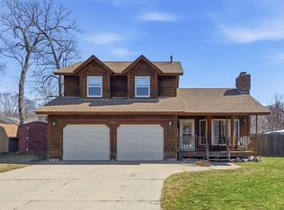 703 Shady Ridge Rd NW, Hutchinson, MN 55350