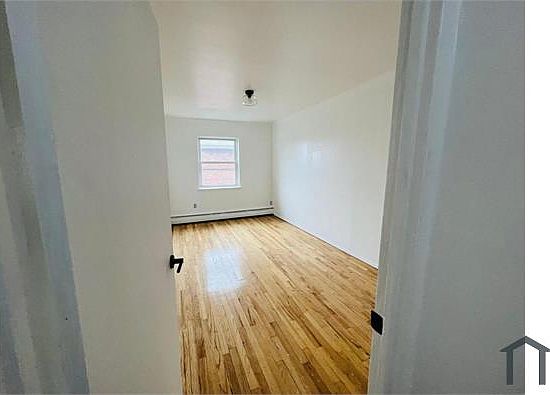 2nd image of 979 E 85th St Floor 3