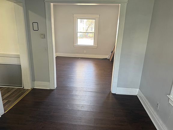 2nd image of 229 Oriole St