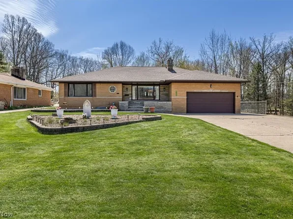 5855 W Ridgewood Dr, Parma, OH 44129